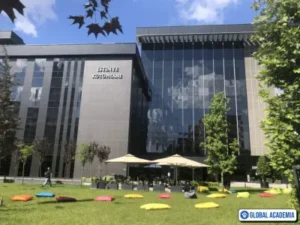 Istinye-Universitesi-Yabanci-Ogrenci-2-400x300