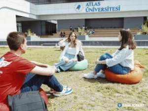 atlas-universitesi-yabanci-ogrenci-1-400x300