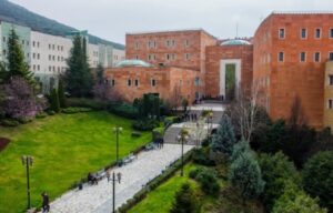 yeditepe-university-campus-2-460x295